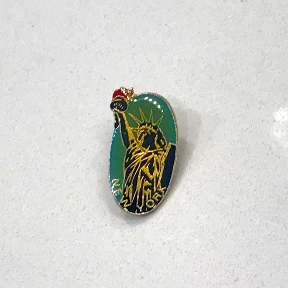 New York enamel pin with Statue of Liberty, 1 inch
